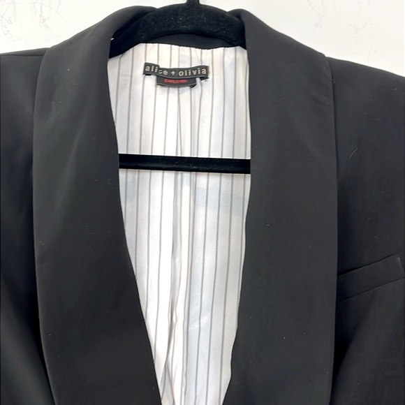 Alice + Olivia Employed Black Blazer Jacket Modern Cut Size Small - Picture 3 of 7